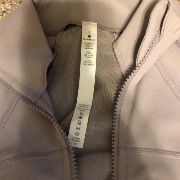 SOLD Lulu lemon light jacket - Picture 2 of 3